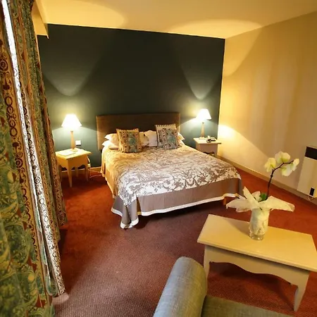 Hotell Le Domaine De Mombreux