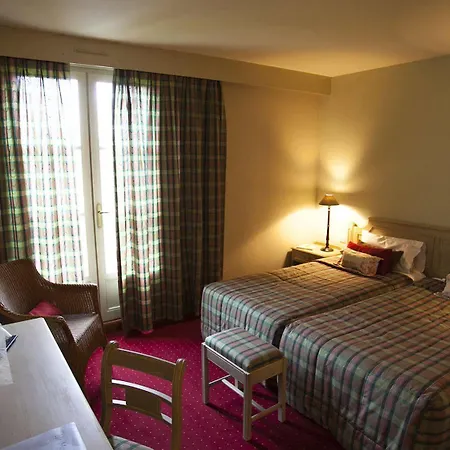 Le Domaine De Mombreux 3*